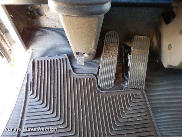 image for item KW9393 2013 Kenworth T370  car carrier truck