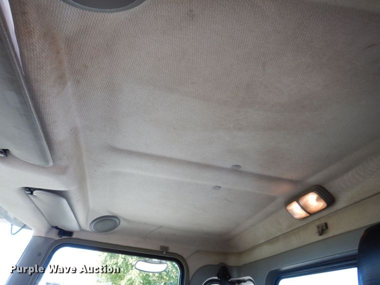 image for item KW9393 2013 Kenworth T370  car carrier truck