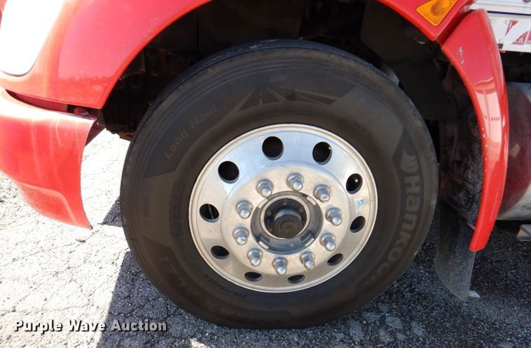 image for item KW9393 2013 Kenworth T370  car carrier truck