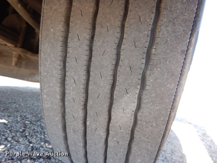 image for item KW9393 2013 Kenworth T370  car carrier truck