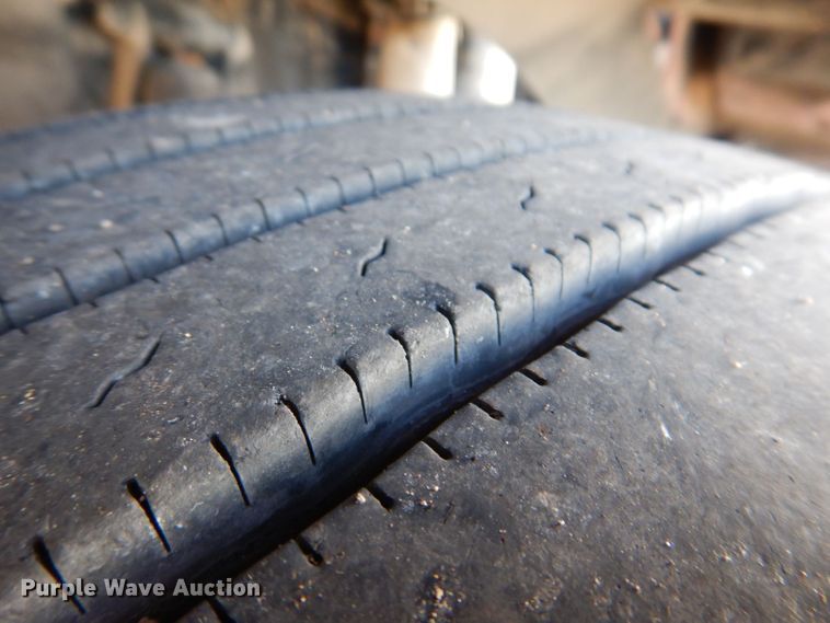 image for item KW9393 2013 Kenworth T370  car carrier truck