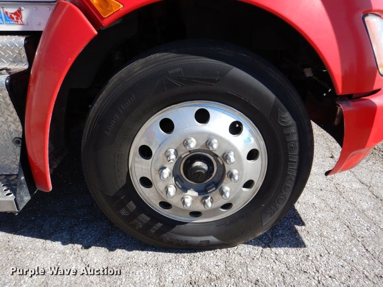 image for item KW9393 2013 Kenworth T370  car carrier truck