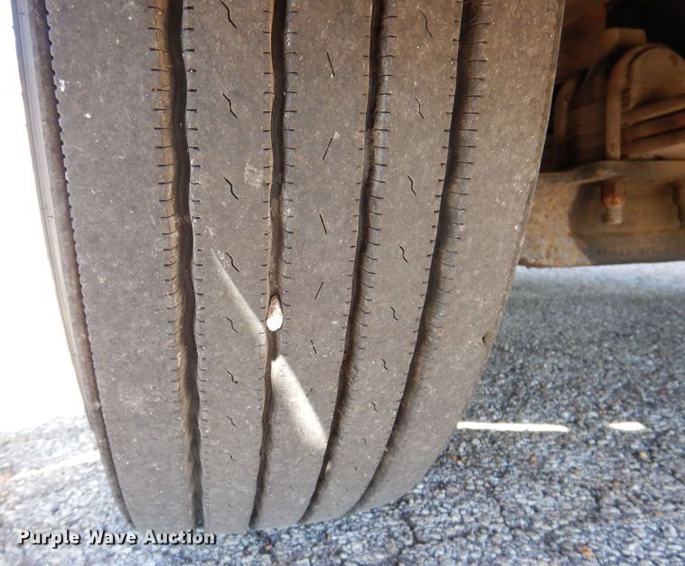 image for item KW9393 2013 Kenworth T370  car carrier truck