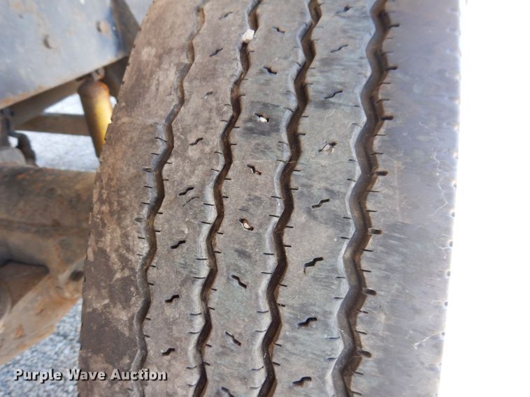 image for item KW9393 2013 Kenworth T370  car carrier truck