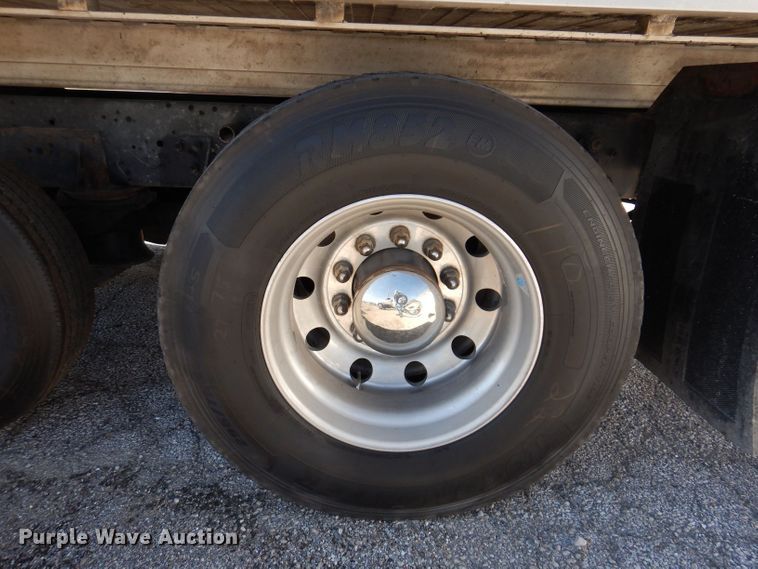 image for item KW9393 2013 Kenworth T370  car carrier truck