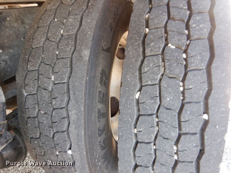 image for item KW9393 2013 Kenworth T370  car carrier truck