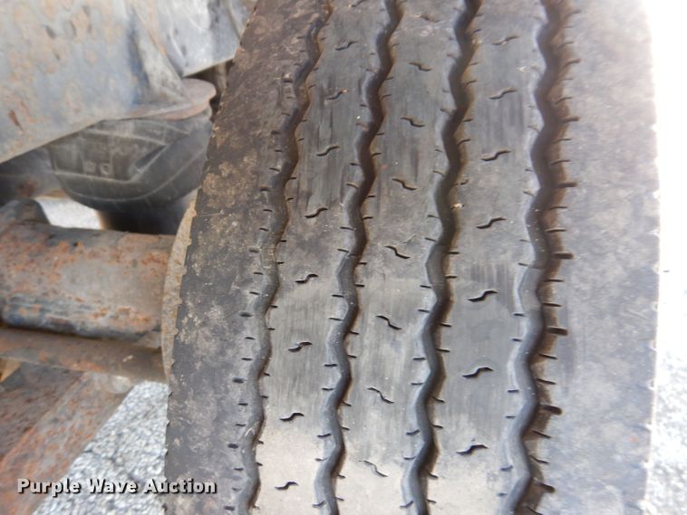 image for item KW9393 2013 Kenworth T370  car carrier truck