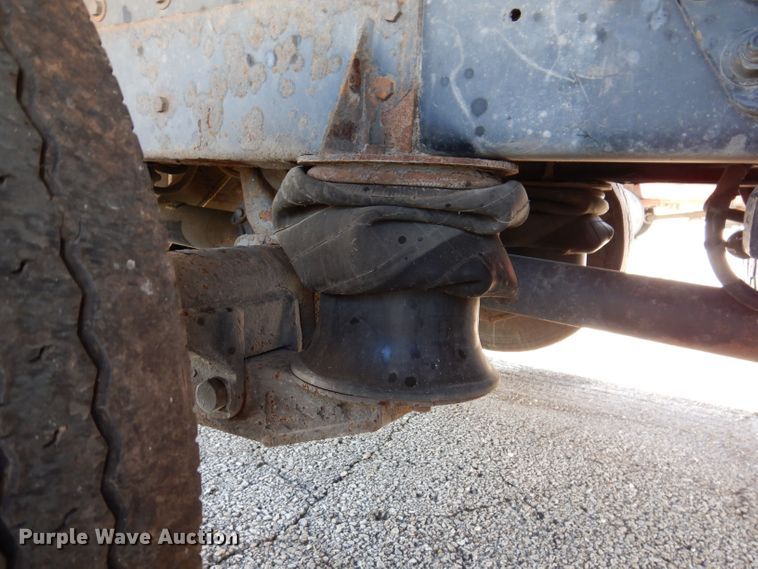 image for item KW9393 2013 Kenworth T370  car carrier truck