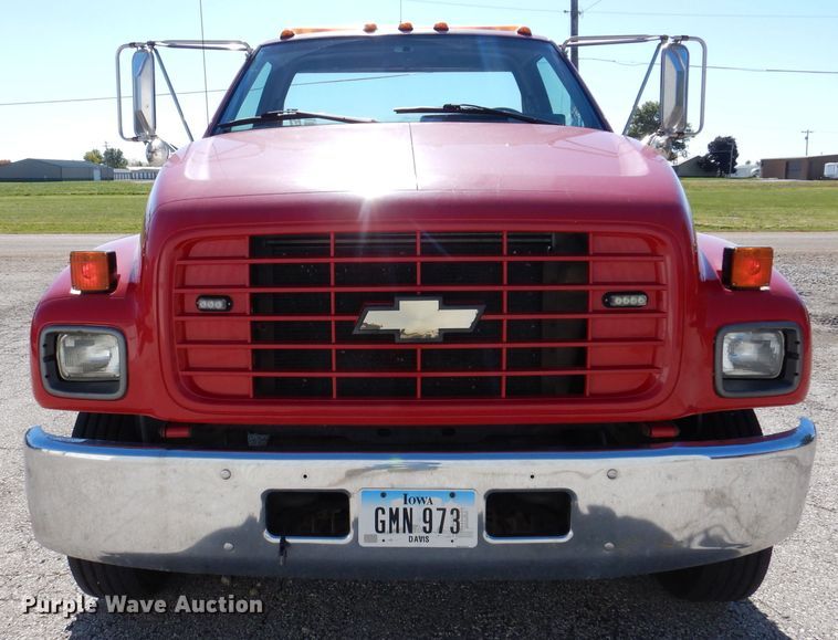 image for item KW9395 2001 Chevrolet C6500  tow truck