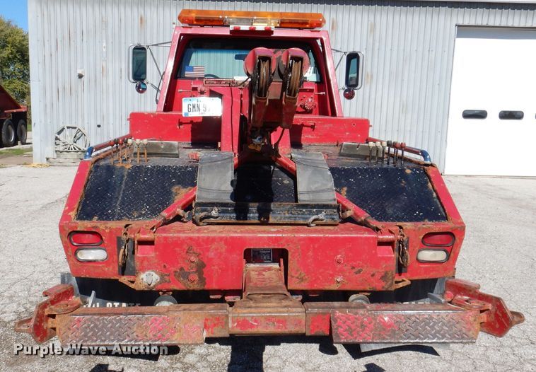 image for item KW9395 2001 Chevrolet C6500  tow truck