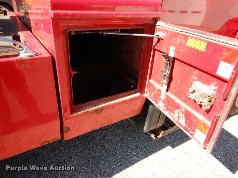 image for item KW9395 2001 Chevrolet C6500  tow truck