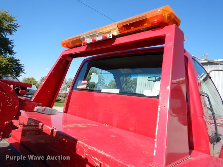 image for item KW9395 2001 Chevrolet C6500  tow truck