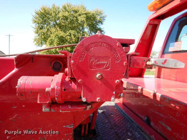 image for item KW9395 2001 Chevrolet C6500  tow truck