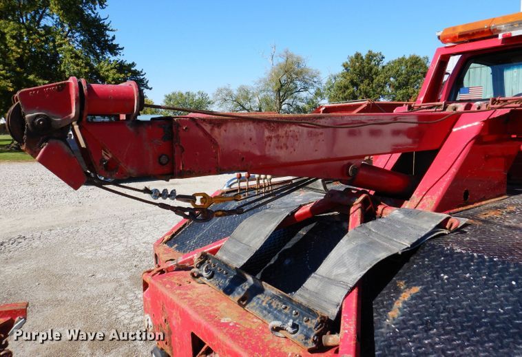 image for item KW9395 2001 Chevrolet C6500  tow truck