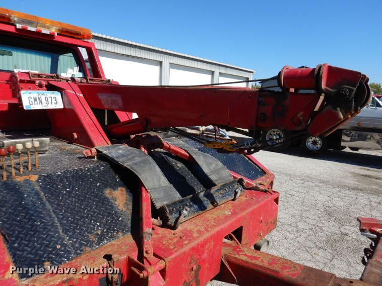 image for item KW9395 2001 Chevrolet C6500  tow truck