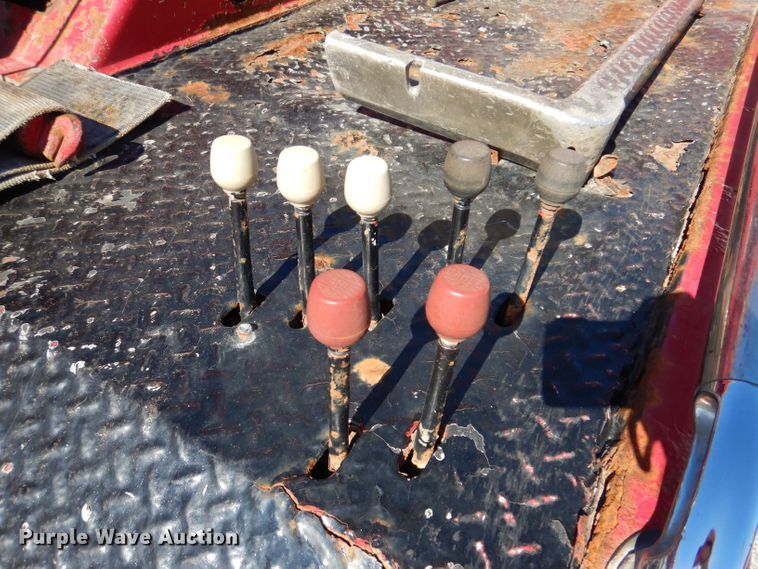 image for item KW9395 2001 Chevrolet C6500  tow truck