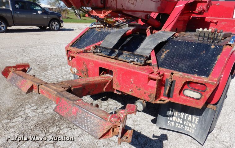 image for item KW9395 2001 Chevrolet C6500  tow truck