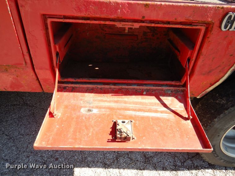 image for item KW9395 2001 Chevrolet C6500  tow truck