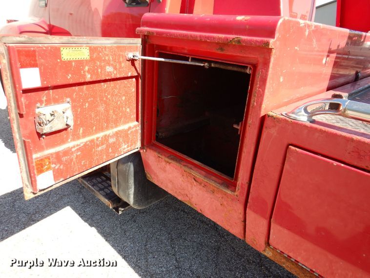 image for item KW9395 2001 Chevrolet C6500  tow truck