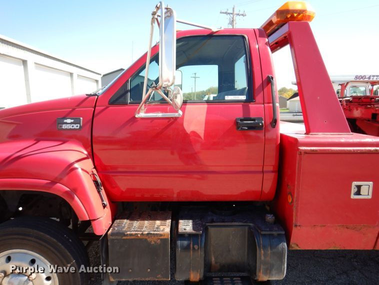 image for item KW9395 2001 Chevrolet C6500  tow truck