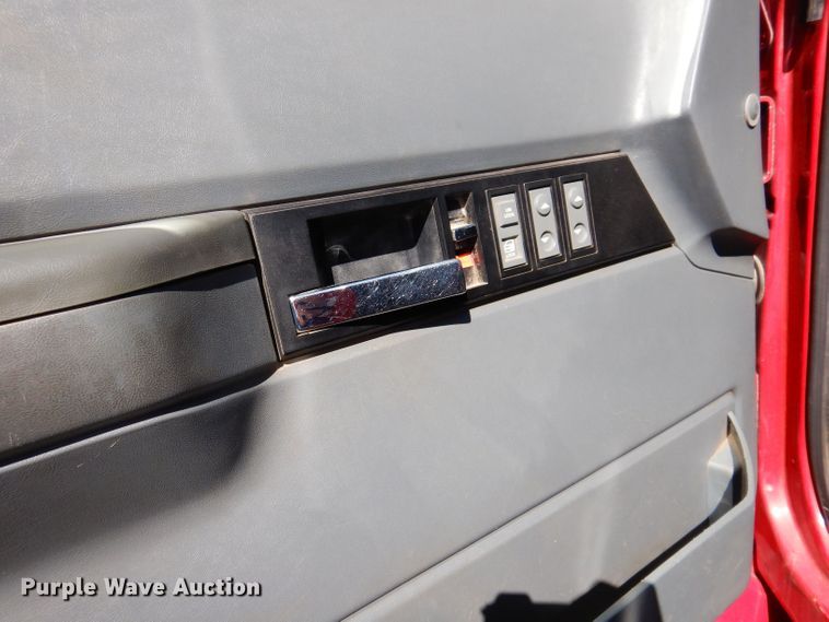 image for item KW9395 2001 Chevrolet C6500  tow truck