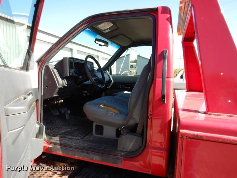 image for item KW9395 2001 Chevrolet C6500  tow truck