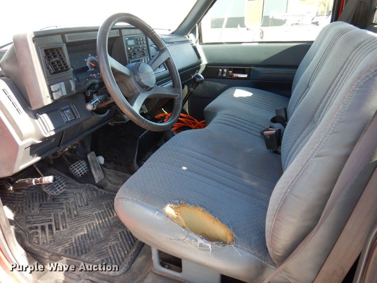 image for item KW9395 2001 Chevrolet C6500  tow truck