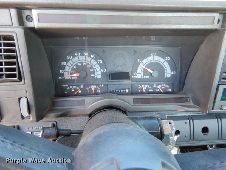 image for item KW9395 2001 Chevrolet C6500  tow truck