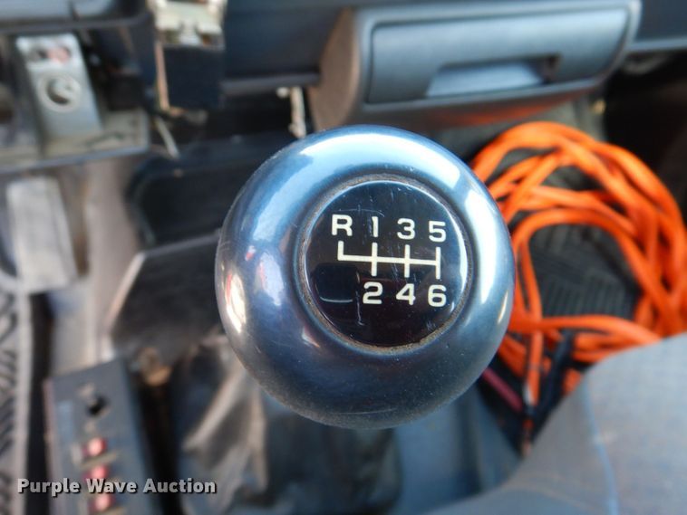 image for item KW9395 2001 Chevrolet C6500  tow truck