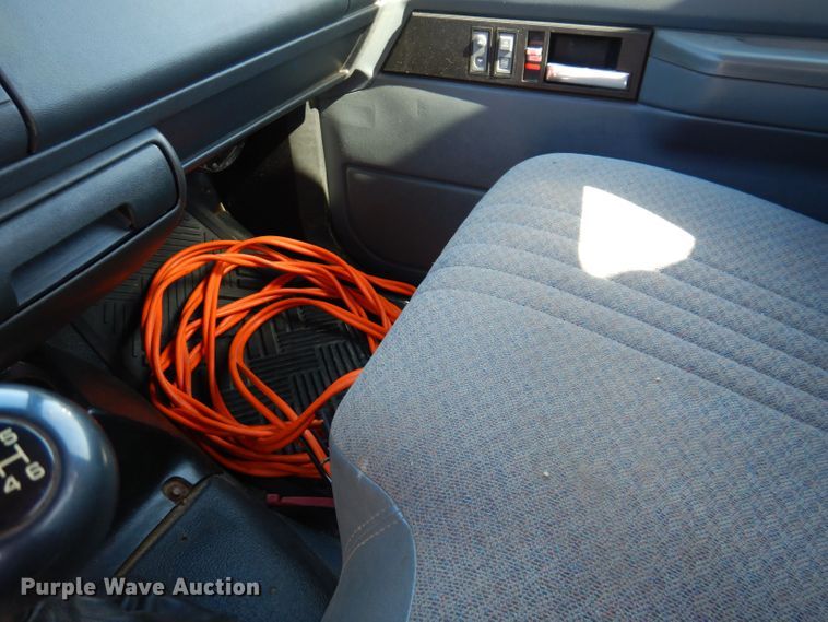 image for item KW9395 2001 Chevrolet C6500  tow truck