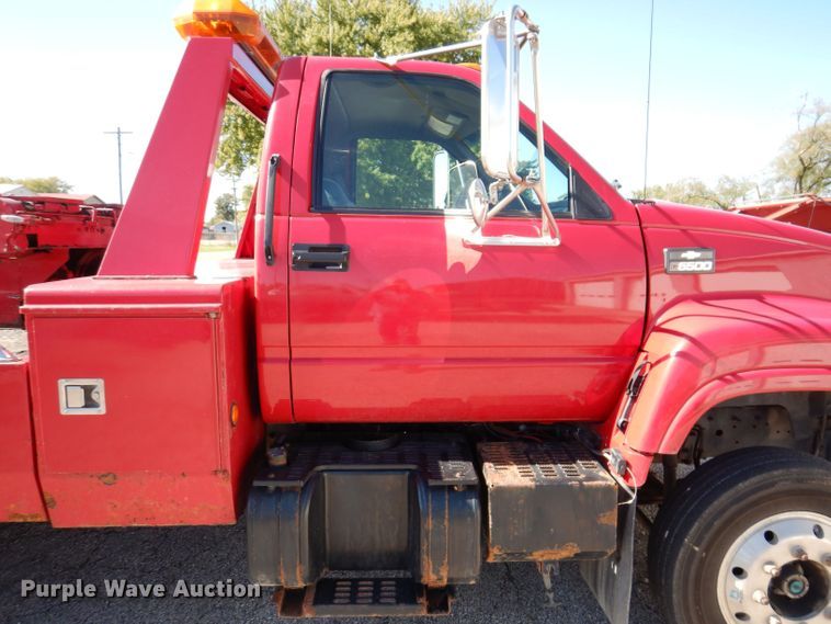 image for item KW9395 2001 Chevrolet C6500  tow truck