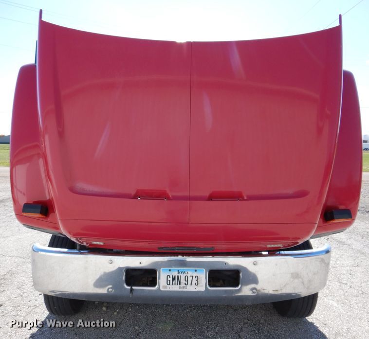 image for item KW9395 2001 Chevrolet C6500  tow truck