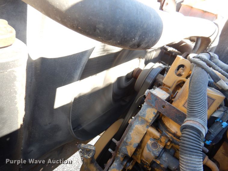 image for item KW9395 2001 Chevrolet C6500  tow truck