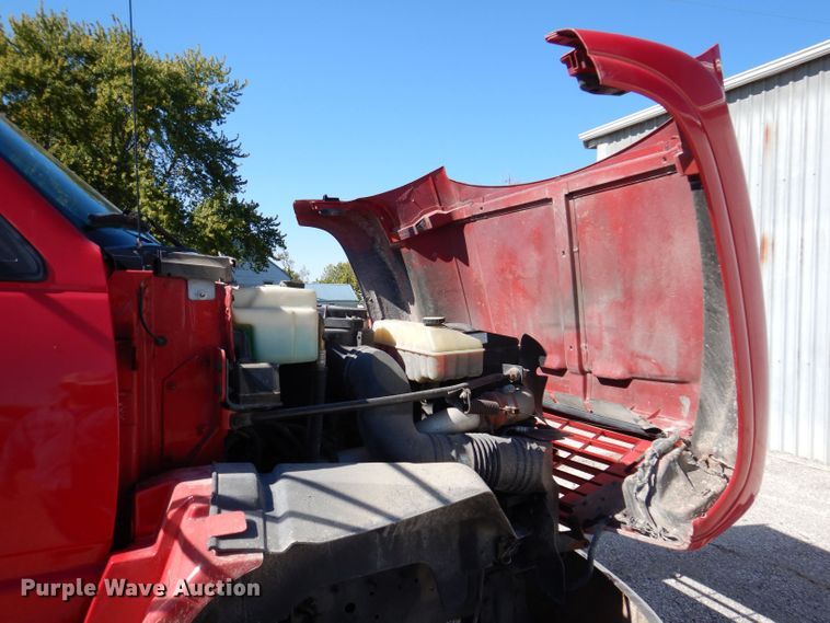 image for item KW9395 2001 Chevrolet C6500  tow truck