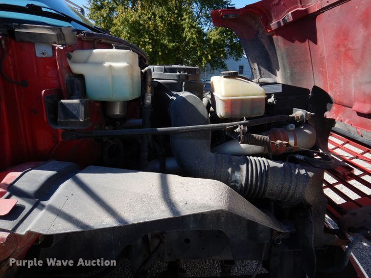 image for item KW9395 2001 Chevrolet C6500  tow truck