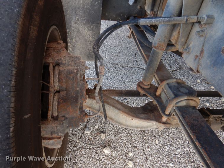 image for item KW9395 2001 Chevrolet C6500  tow truck