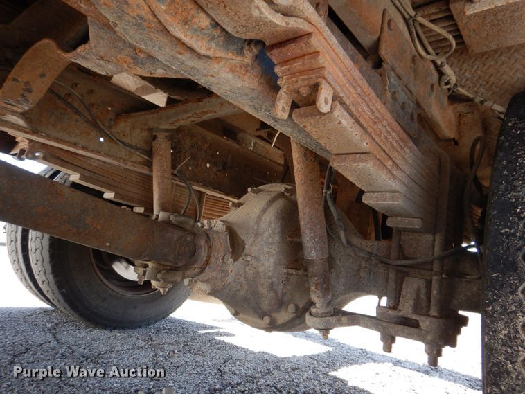 image for item KW9395 2001 Chevrolet C6500  tow truck