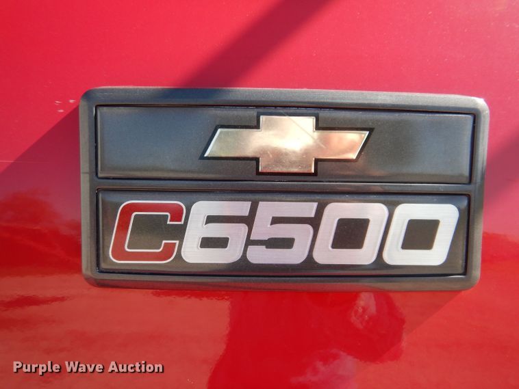 image for item KW9395 2001 Chevrolet C6500  tow truck