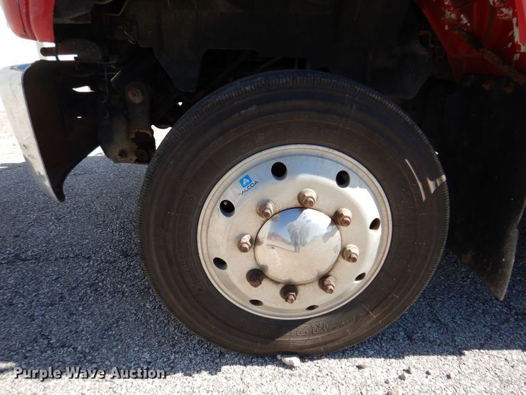 image for item KW9395 2001 Chevrolet C6500  tow truck