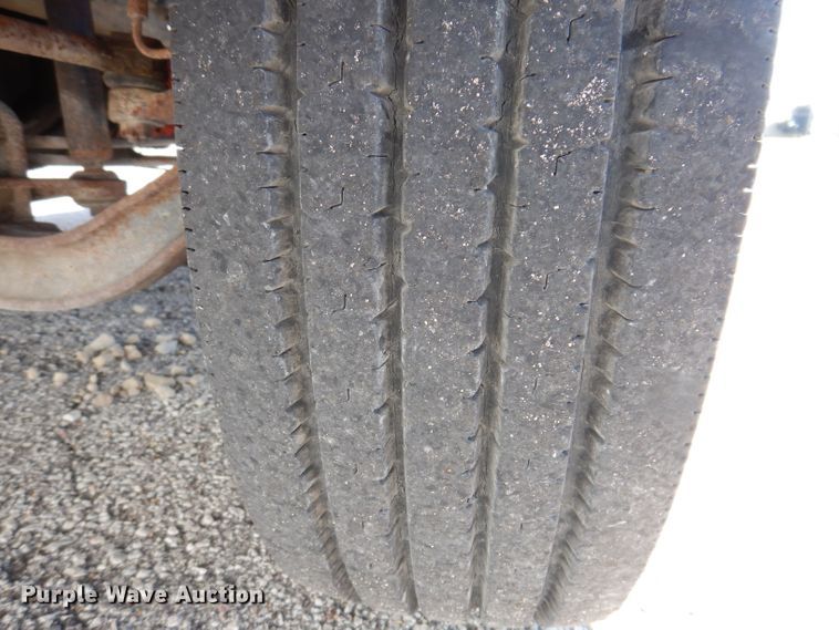 image for item KW9395 2001 Chevrolet C6500  tow truck