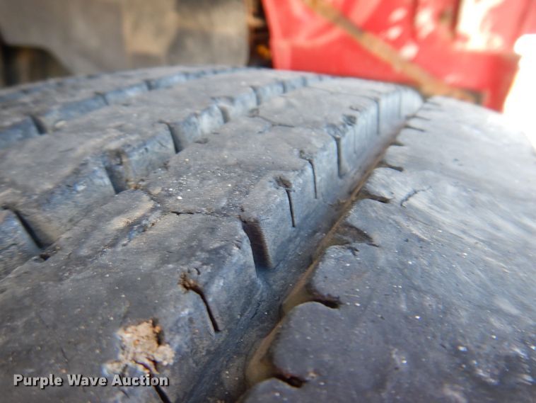 image for item KW9395 2001 Chevrolet C6500  tow truck