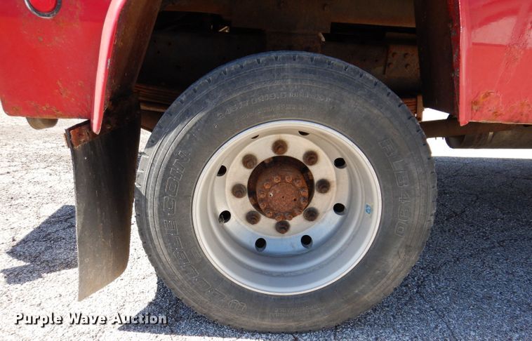 image for item KW9395 2001 Chevrolet C6500  tow truck