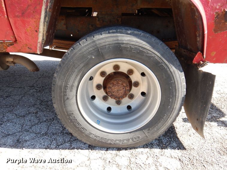 image for item KW9395 2001 Chevrolet C6500  tow truck