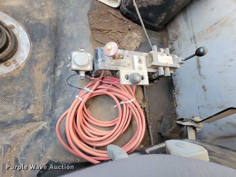 image for item LL9543 1998 Freightliner FL70  vacuum truck