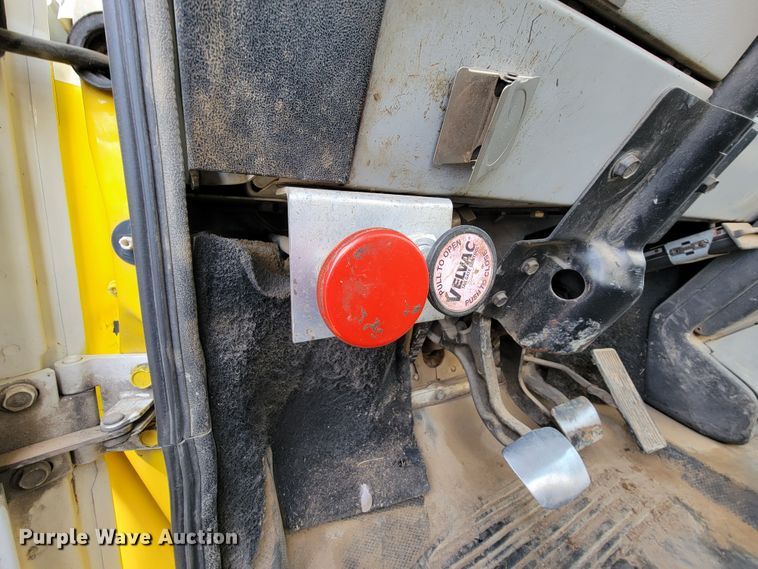 image for item LL9543 1998 Freightliner FL70  vacuum truck