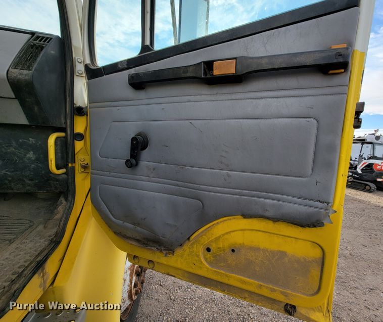 image for item LL9543 1998 Freightliner FL70  vacuum truck