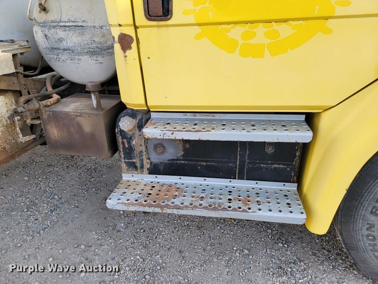 image for item LL9543 1998 Freightliner FL70  vacuum truck