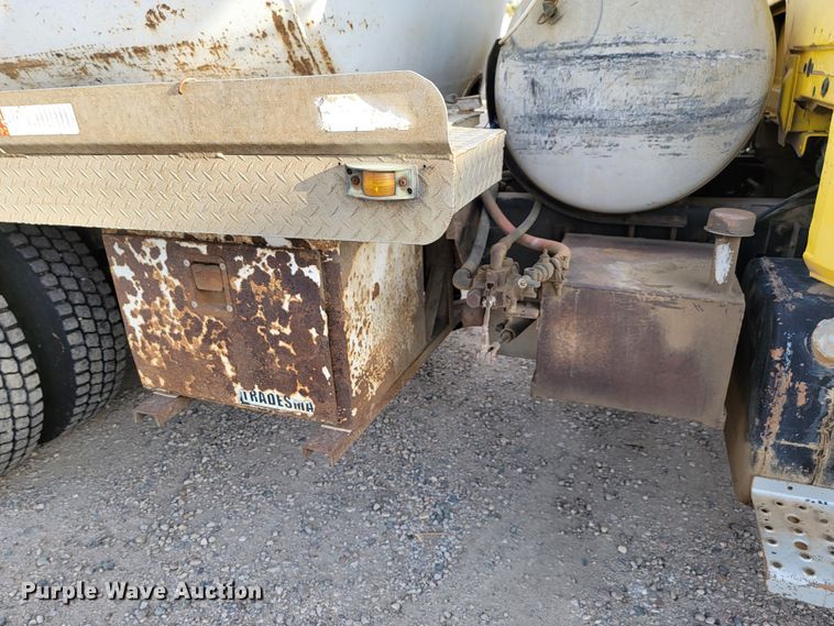 image for item LL9543 1998 Freightliner FL70  vacuum truck