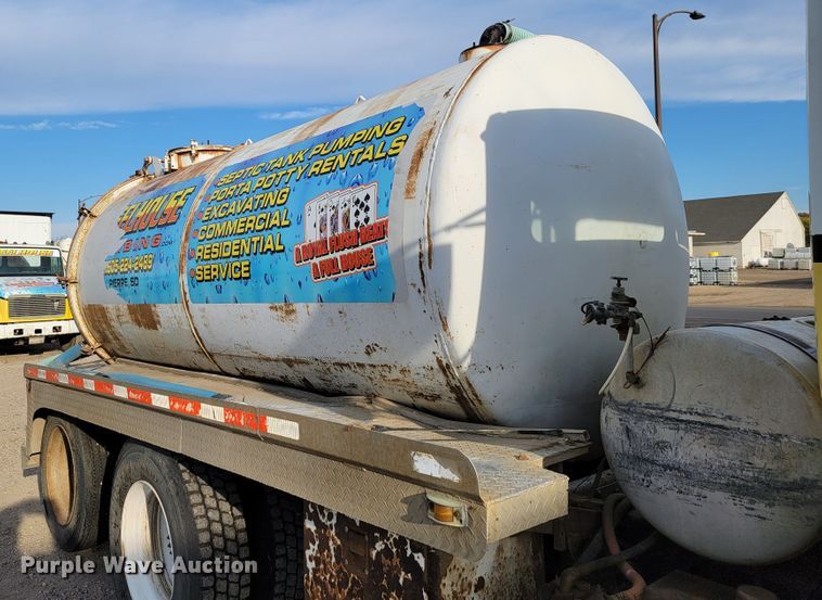 image for item LL9543 1998 Freightliner FL70  vacuum truck