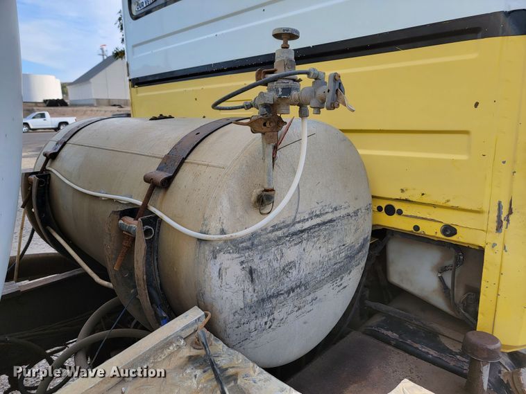 image for item LL9543 1998 Freightliner FL70  vacuum truck